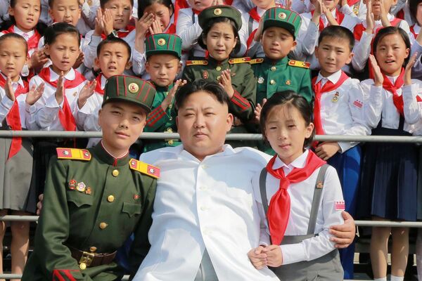 平壌で児童連合70周年を子供たちと祝う北朝鮮の金正恩第一書記 - Sputnik 日本