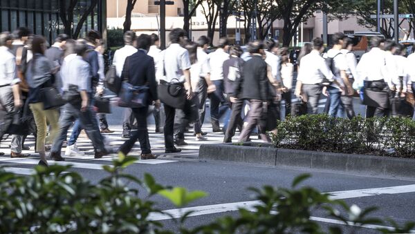 Люди идут на работу в Токио, Япония - Sputnik 日本