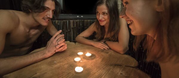 ロンドンで裸の人のためのレストランがオープン - Sputnik 日本