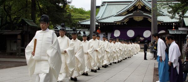 安倍首相、靖国「軍国主義」神社に供え物 安倍首相、靖国「軍国主義」神社に供え物 - Sputnik 日本