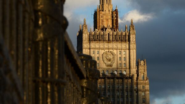 The Foreign Ministry building as seen from the Borodinsky Bridge in Moscow - Sputnik 日本