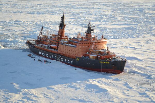 北極のロシアの新浮遊ステーション「ＳＰ－４０」を展開させる資材が輸送 - Sputnik 日本
