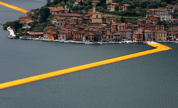 イタリアのイゼオ湖で行なわれたアーティスト、フリストによるインスタレーション「埠頭」 - Sputnik 日本