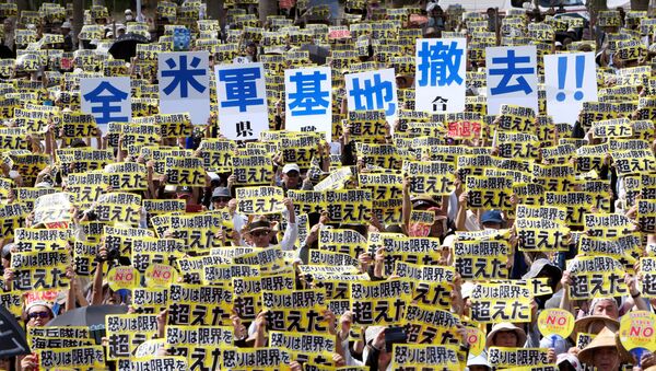沖縄で数千人の日本人が米軍基地に抗議 - Sputnik 日本