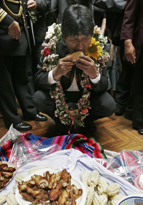 ボリビアのモラレス大統領、２００８年トウモロコシを試食 - Sputnik 日本