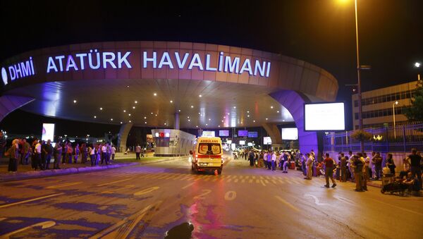 トルコ イスタンブールの空港で爆発と銃撃、10人が死亡 - Sputnik 日本