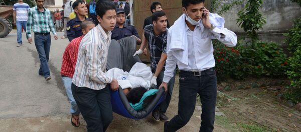 ネパール大地震の犠牲者数、９００人にせまる - Sputnik 日本