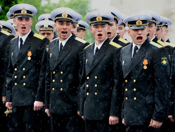 マカロフ記念ロシア太平洋艦隊学校の卒業生　ウラジオストクで。 - Sputnik 日本