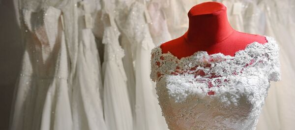 モスクワ郊外で結婚式を祝っていた花嫁が水死 モスクワ郊外で結婚式を祝っていた花嫁が水死 - Sputnik 日本