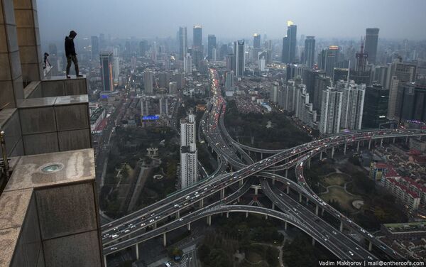 上海の高層ビルの屋根の上で - Sputnik 日本