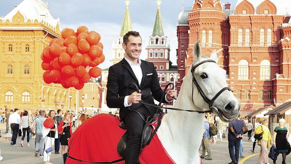 白馬の王子さま目撃される、モスクワ（写真） - Sputnik 日本
