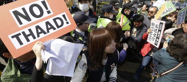 Протестующие напротив Министерства обороны в Сеуле на митинге против установки системы ПРО THAAD в Южной Корее - Sputnik 日本