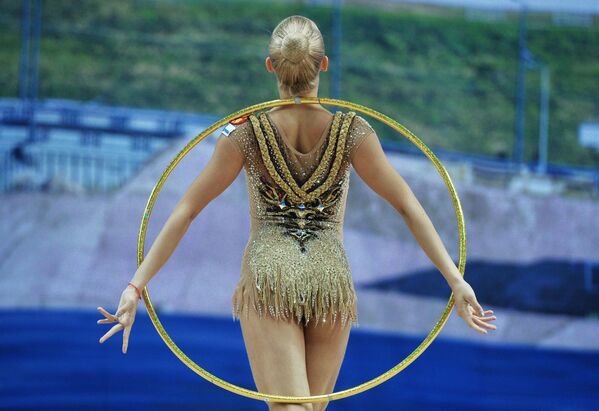 ヤーナ・クドリャフツェヴァ選手（ロシア）カザンで開催の新体操Ｗ杯ロシア大会、個人総合でフープを使った演技 - Sputnik 日本