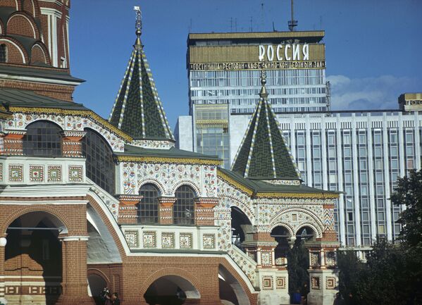 寺院の南側の翼とホテル「ロシア」 - Sputnik 日本