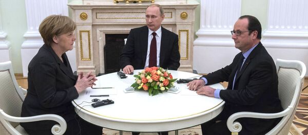 プーチン大統領、メルケル独首相、オランド仏大統領がウクライナ情勢を会談 プーチン大統領、メルケル独首相、オランド仏大統領がウクライナ情勢を会談 - Sputnik 日本