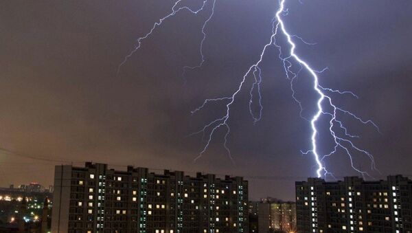 この世の終わりか？　モスクワの空を照らす恐怖の雷光 - Sputnik 日本