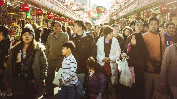 Люди на торговой улице в Токио - Sputnik 日本