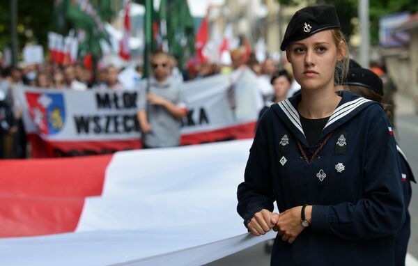 ヴォルィーニ大虐殺の犠牲者追悼行進　ポーランドで。 - Sputnik 日本