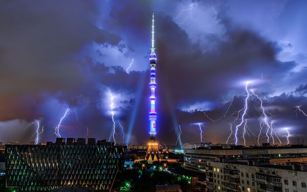 モスクワ・オスタンキノTV塔の上空の稲妻。 - Sputnik 日本