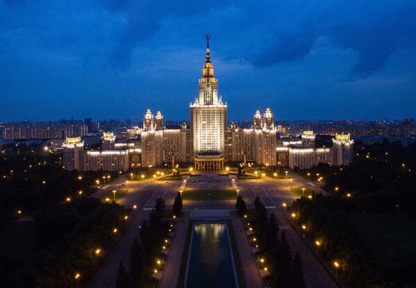 ロモノーソフ名称モスクワ国立大学の建物。 - Sputnik 日本