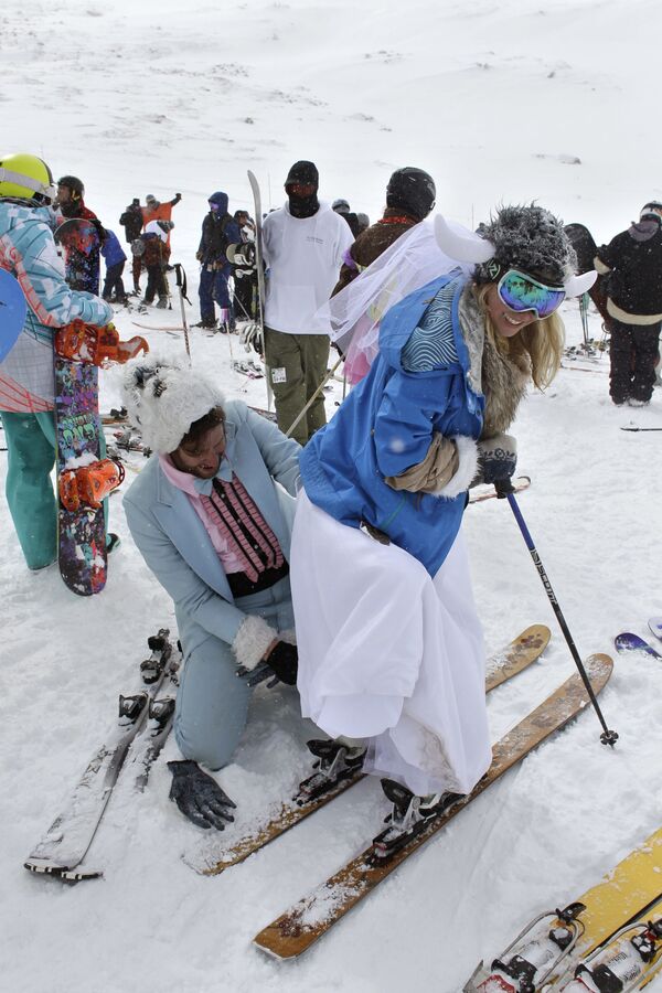 コロラドのスキー場では約３０年前から聖バレンタインの日にLoveland Ski Areaというロマンチックな名の下でたくさんの結婚式が行なわれている。 - Sputnik 日本