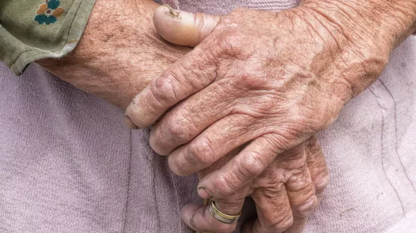 ドイツの墓地で難民が79歳の女性を暴行 - Sputnik 日本