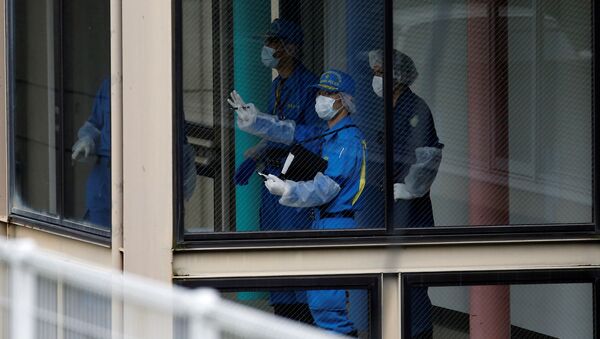 Police officers investigate at a facility for the disabled, where a deadly attack by a knife-wielding man took place, in Sagamihara, Kanagawa prefecture, Japan, July 26, 2016. - Sputnik 日本
