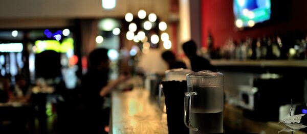 英国でレストランでの夕食に手違いで男性が100万ポンドを支払う 英国でレストランでの夕食に手違いで男性が100万ポンドを支払う - Sputnik 日本