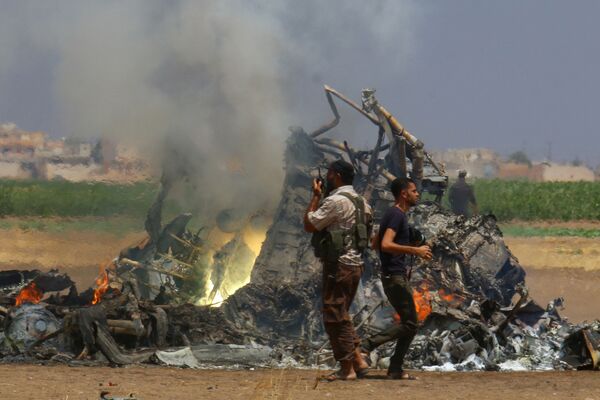 シリア北部で撃墜されたロシアのヘリコプターの破片。 - Sputnik 日本