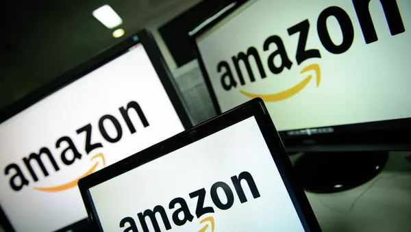 A picture shows the logo of the online retailer Amazon dispalyed on computer screens in London on December 11, 2014 - Sputnik 日本