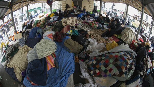 中国人観光客　間違って移民キャンプで２週間過ごす - Sputnik 日本
