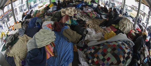 中国人観光客　間違って移民キャンプで２週間過ごす - Sputnik 日本