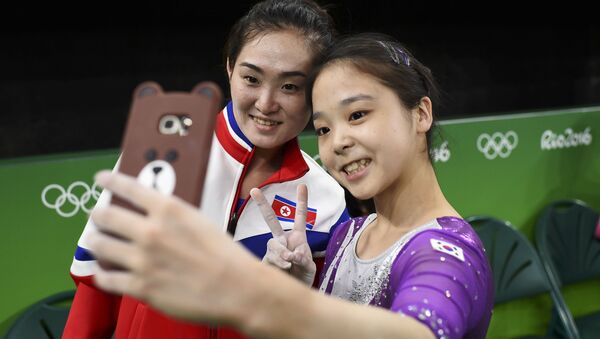 北朝鮮と韓国の体操選手が一緒に自撮り（写真） - Sputnik 日本