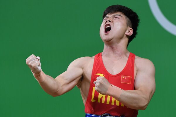 子重量挙げ　ルン・ツィンツュアン選手（中国）　勝利の後で。 - Sputnik 日本