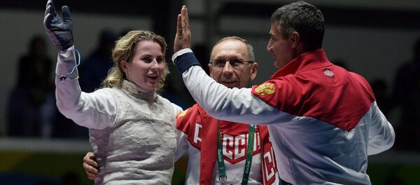 ロシア選手、五輪での勝利後監督を剃髪 - Sputnik 日本