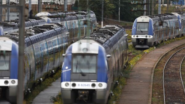 仏で電車を巻きこんだ事故発生、60人負傷 - Sputnik 日本
