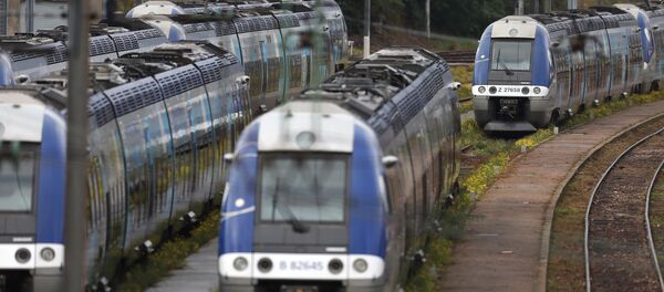 仏で電車を巻きこんだ事故発生、60人負傷 - Sputnik 日本