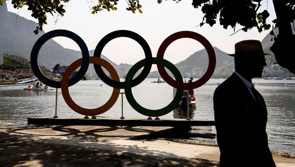 Олимпийские кольца на озере Лагоа в Рио-де-Жанейро - Sputnik 日本