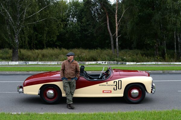 自動車愛好家イワン・パデリンさん - Sputnik 日本