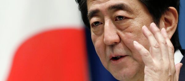 Japan's Prime Minister Shinzo Abe attends a news conference at his official residence in Tokyo November 21, 2014 Japan's Prime Minister Shinzo Abe attends a news conference at his official residence in Tokyo November 21, 2014 - Sputnik 日本