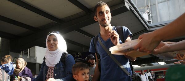 フランスのボランティア、難民に残飯を与えることを提案 フランスのボランティア、難民に残飯を与えることを提案 - Sputnik 日本