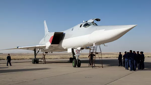 In this photo taken on Aug. 15, 2016, a Russian Tu-22M3 bomber stands on the tarmac at an air base near Hamedan, Iran - Sputnik 日本