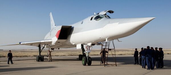 In this photo taken on Aug. 15, 2016, a Russian Tu-22M3 bomber stands on the tarmac at an air base near Hamedan, Iran - Sputnik 日本