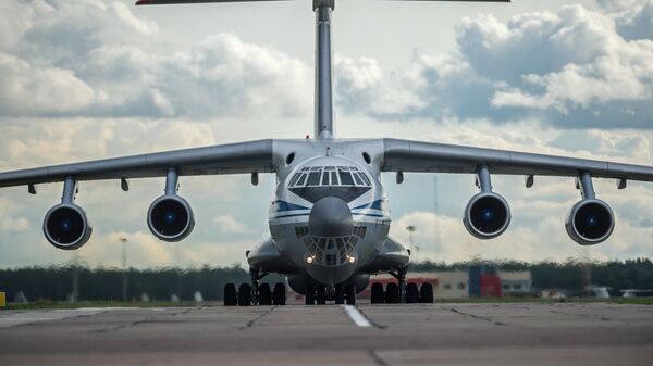 An Il-76 military transport plane in Omsk, Siberia. - Sputnik 日本