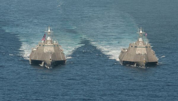 米海軍の沿海域戦闘艦コロナド（右） - Sputnik 日本