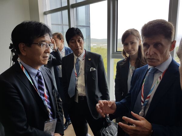 ロシア三菱商事会社の古澤実社長とサハリン州のコジェミャコ知事 - Sputnik 日本