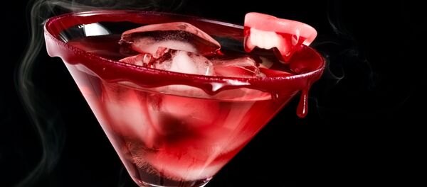 ギリシャ旅行中の英国人女性 カクテル飲んで失明 ギリシャ旅行中の英国人女性 カクテル飲んで失明 - Sputnik 日本