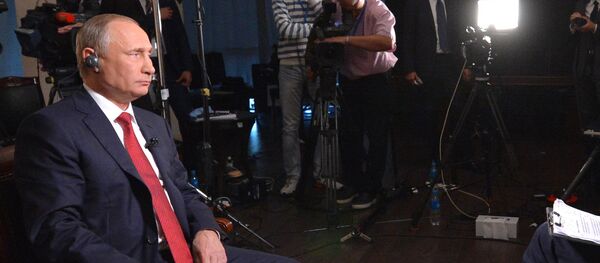 Russian President Vladimir Putin in an interview with Bloomberg Russian President Vladimir Putin in an interview with Bloomberg - Sputnik 日本