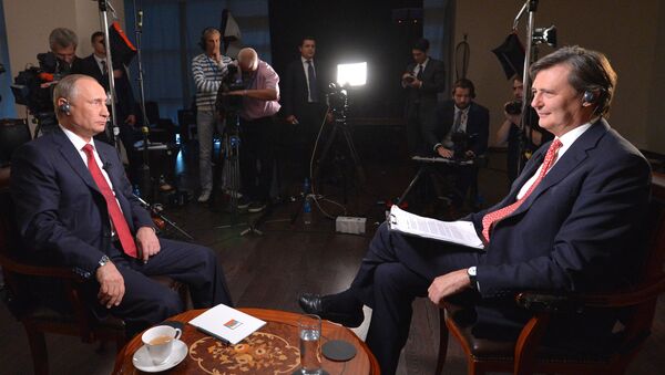 Russian President Vladimir Putin  in an interview with Bloomberg - Sputnik 日本