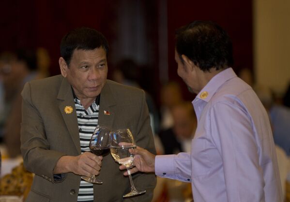 フィリピンのドゥテルテ大統領とブルネイのボルキア国王（第29代スルタン）。 - Sputnik 日本